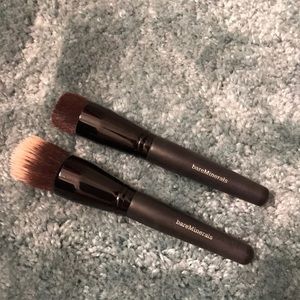 Bare minerals set of two brushes